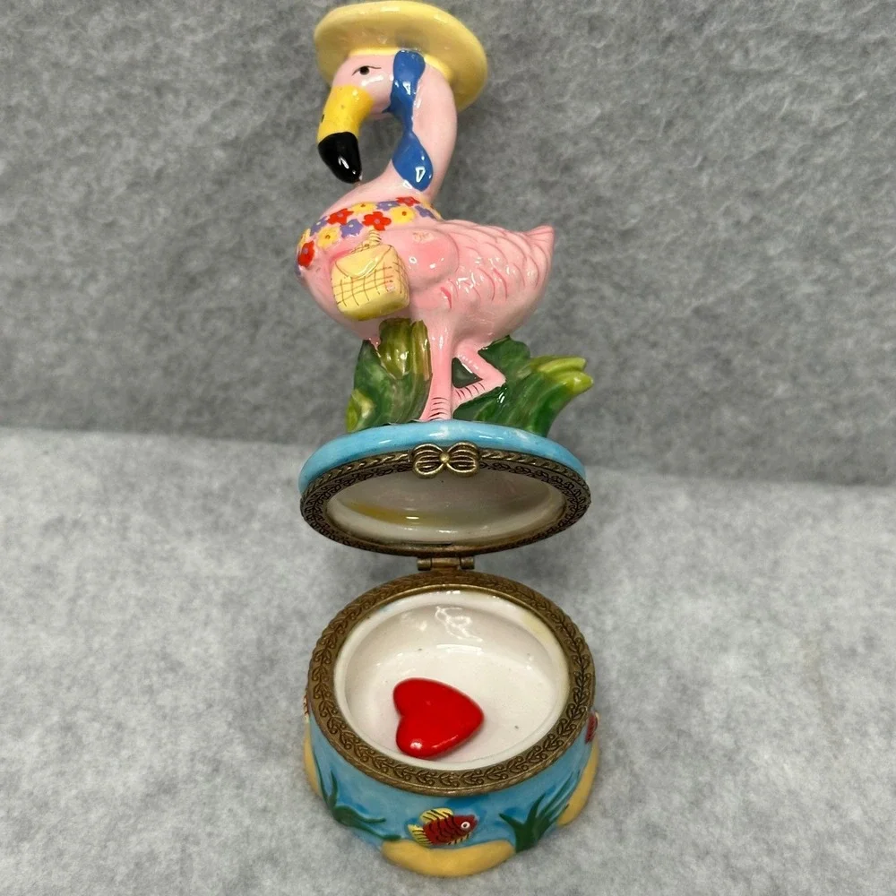 VTG Pink Flamingo Trinket Box Ceramic Hinged Lid Tropical Bird Figurine w/ Heart
